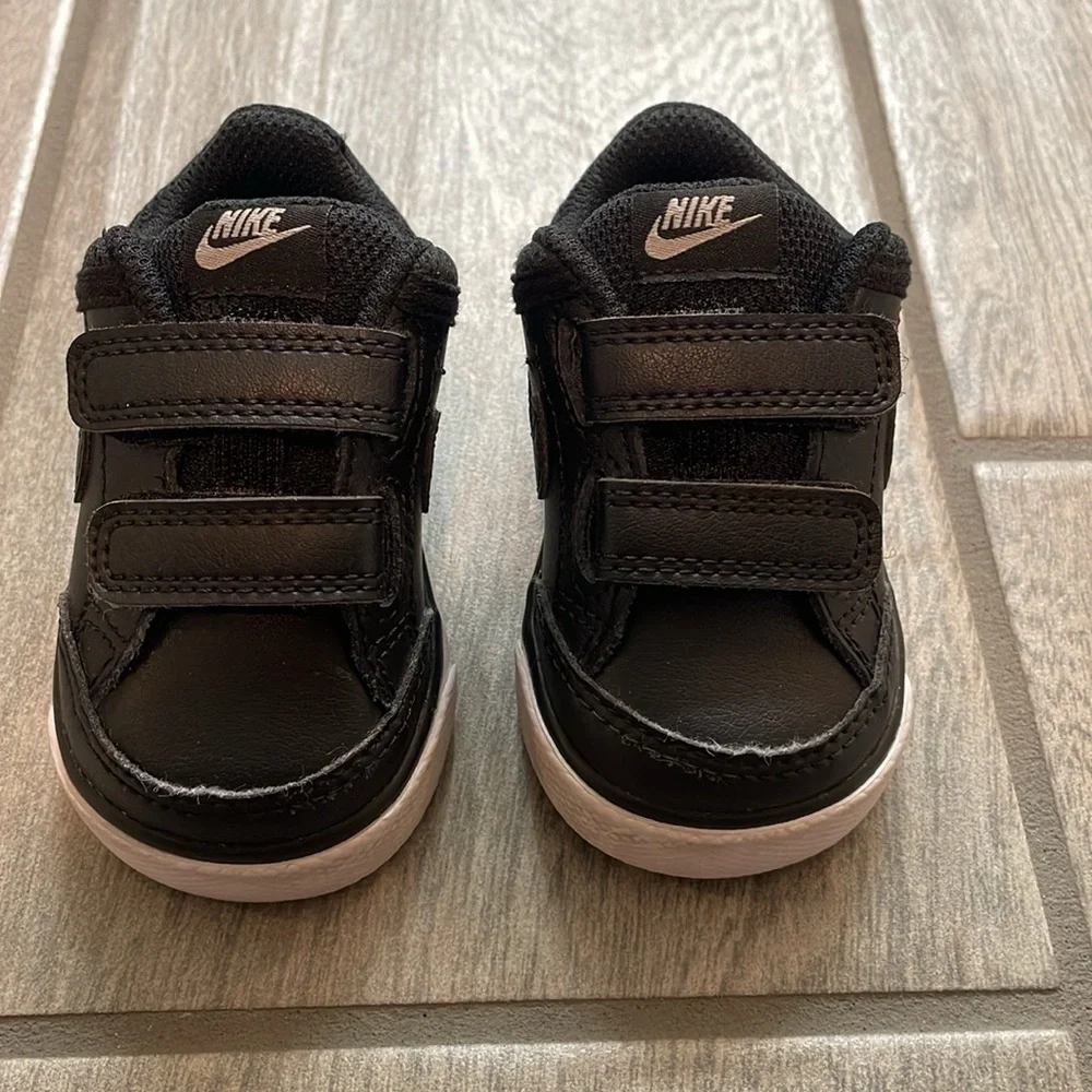 Nike Black Toddler Velcro Sneakers with White Soles